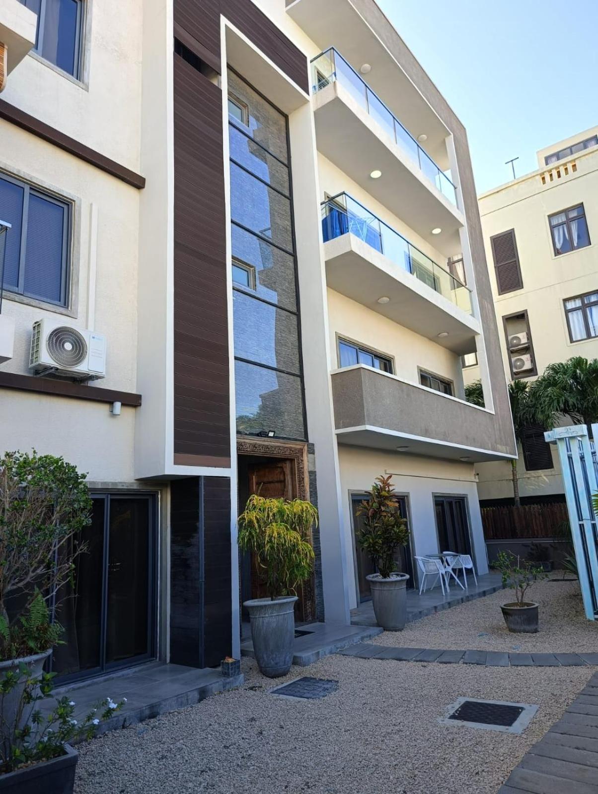 Newly Renovated Studio Apartment With Rooftop Pool, Few Steps To The Beach Flic en Flac Номер фото